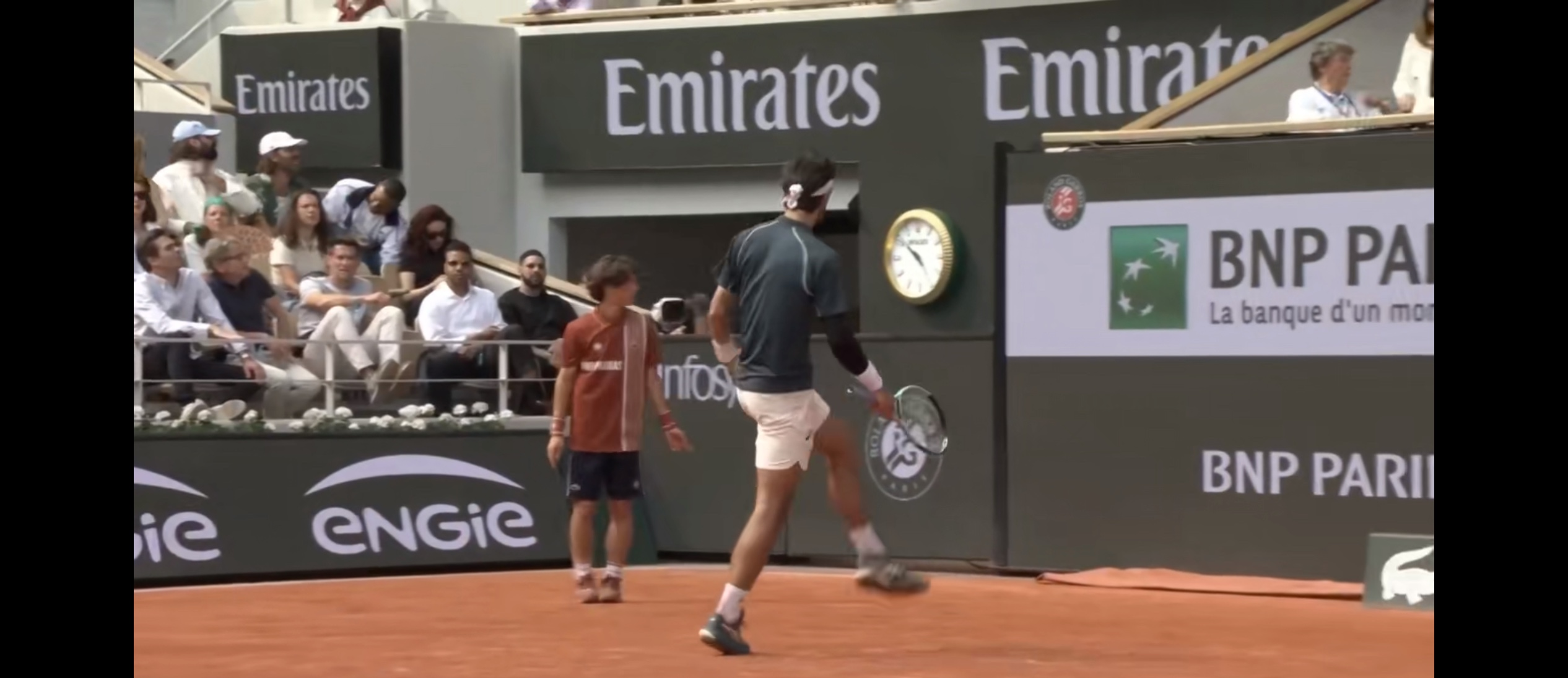 日本网球队翻盘英国网球队，德约科维奇绝境逆转