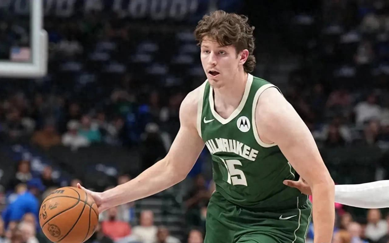 雄鹿血洗法国男篮，卡鲁索三分雨点燃全场