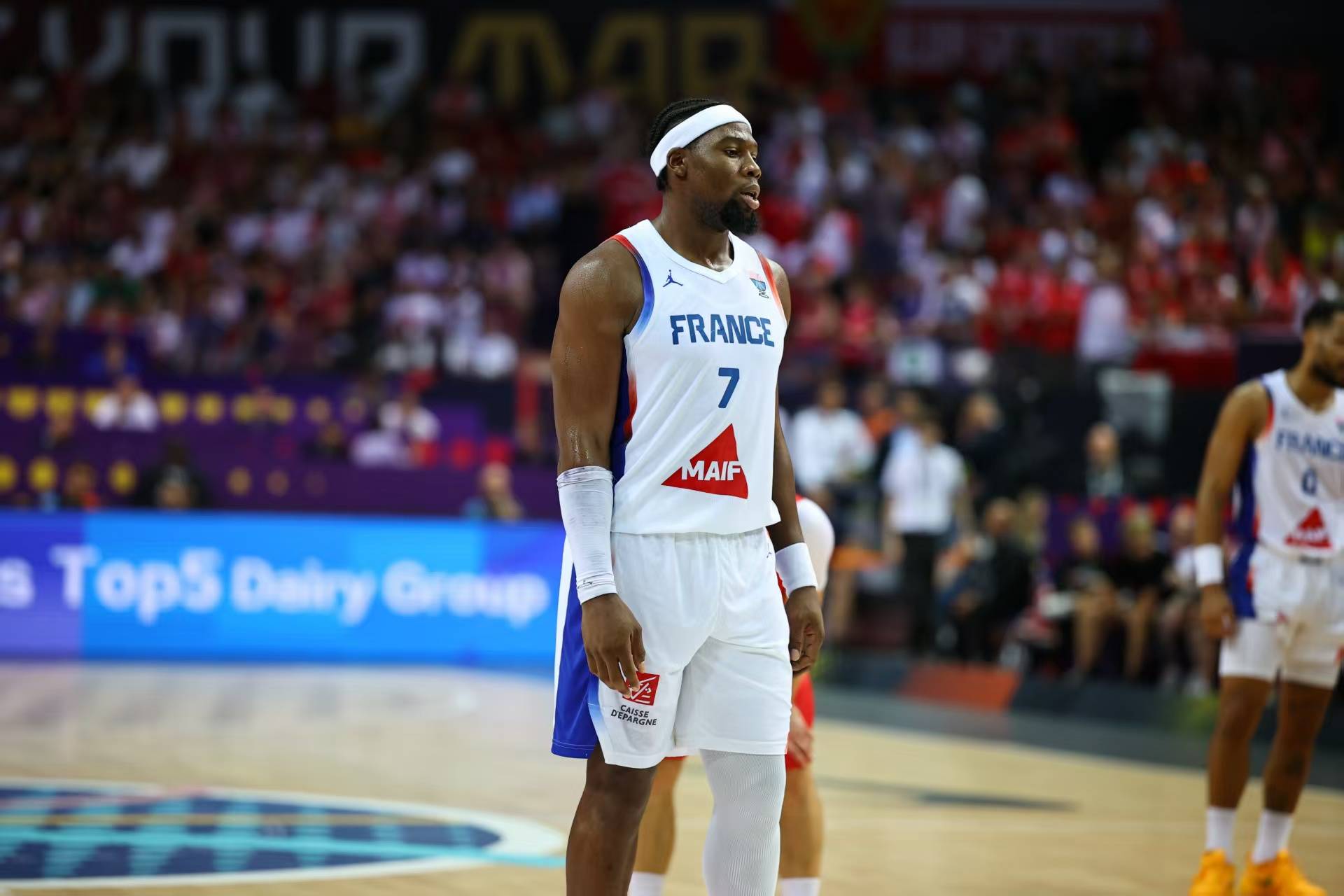 南韩男篮完胜塞尔维亚男篮，萨博尼斯完成帽子戏法