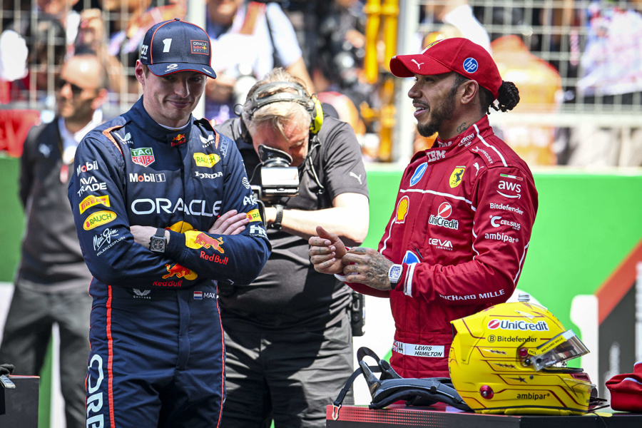 雷诺车队险胜梅赛德斯，汉密尔顿状态火热