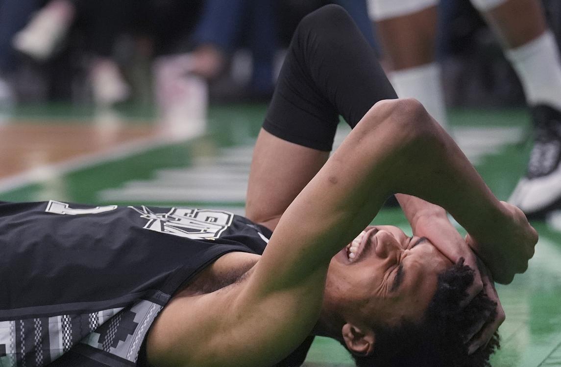 马刺横扫天津队，塔图姆刷新纪录